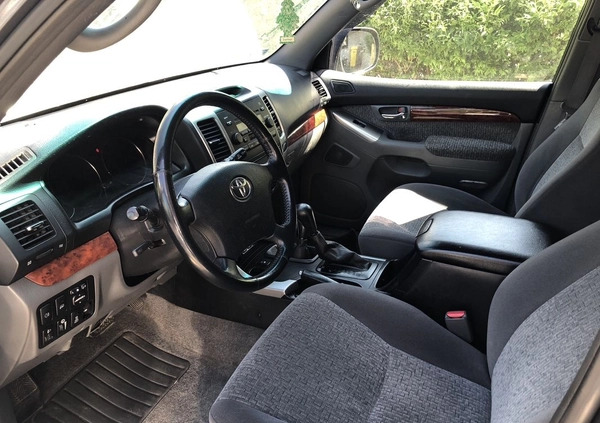 Toyota Land Cruiser cena 43900 przebieg: 330205, rok produkcji 2005 z Zakliczyn małe 211